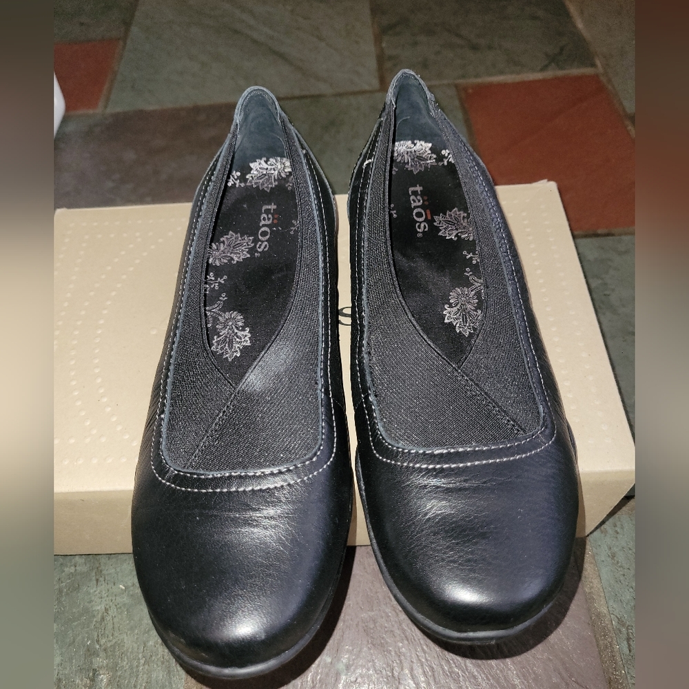 TAOS black flats